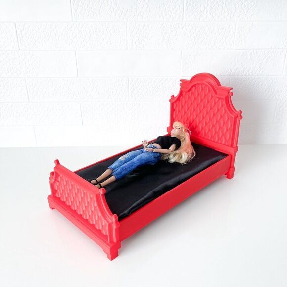 Red Tufted Miniature Chesterfield Bed Queen Size 1:6 Scale Barbie Dollhouse - Picture 5 of 6